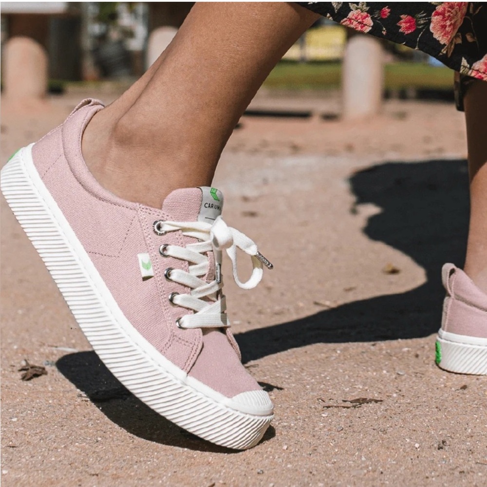 Cariuma Women’s Low Canvas Rose Pink Sneakers Womens 6.5 NWT